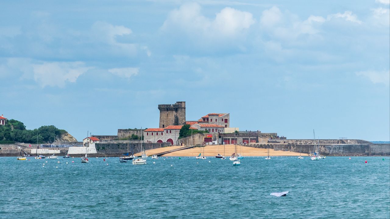 Wallpaper sea, boats, island, buildings