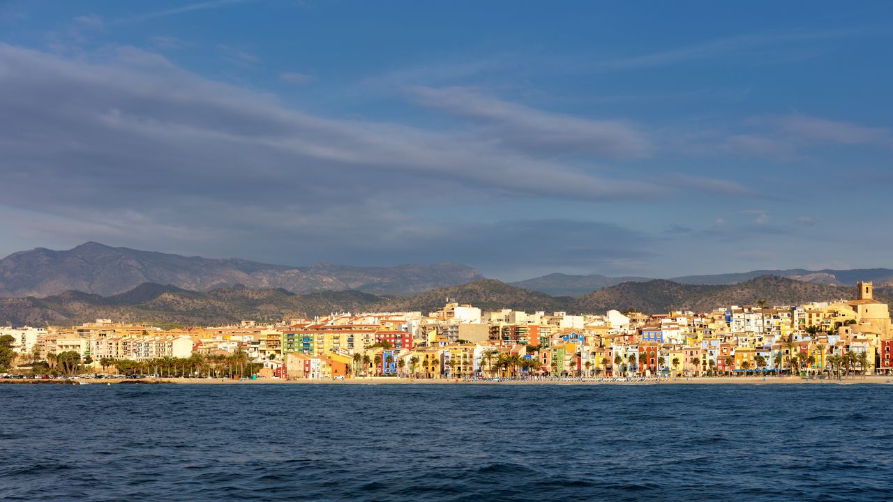 Wallpaper sea, buildings, mountains, city, clouds