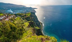 Preview wallpaper sea, cliff, shore, grass, nature