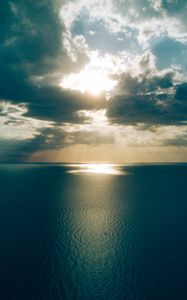 Preview wallpaper sea, clouds, horizon, light, sun, sunset