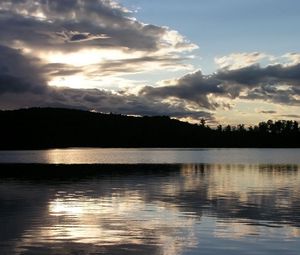 Preview wallpaper sea, clouds, horizon, evening, outlines, trees, reflection