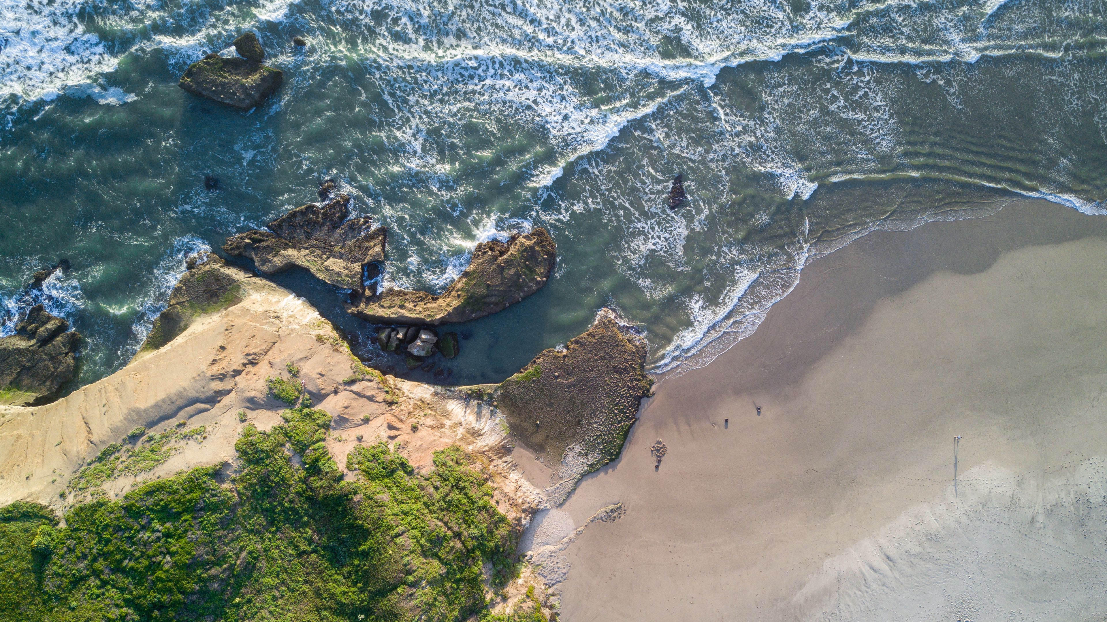 Download wallpaper 3840x2160 sea, coast, aerial view, beach, rock