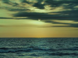 Preview wallpaper sea, coast, dusk, waves, clouds