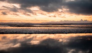 Preview wallpaper sea, coast, dusk, clouds, waves