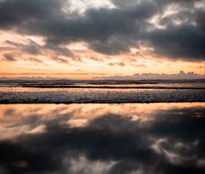 Preview wallpaper sea, coast, dusk, clouds, waves