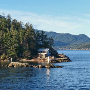 Preview wallpaper sea, coast, house, trees