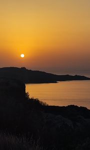 Preview wallpaper sea, coast, sky, sun, dark, sunset