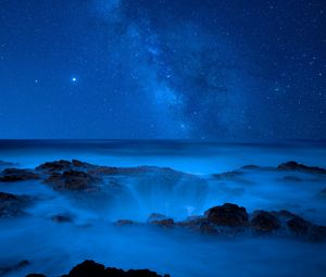 Preview wallpaper sea, coast, starry sky, night