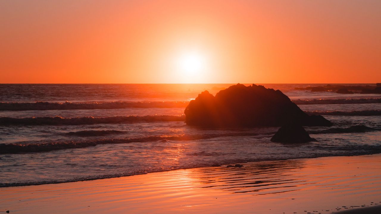 Wallpaper sea, coast, sunset, stones, waves, horizon