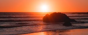 Preview wallpaper sea, coast, sunset, stones, waves, horizon