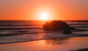 Preview wallpaper sea, coast, sunset, stones, waves, horizon