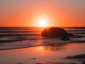 Preview wallpaper sea, coast, sunset, stones, waves, horizon