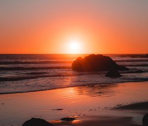 Preview wallpaper sea, coast, sunset, stones, waves, horizon