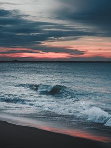 Preview wallpaper sea, coast, wave, surf, twilight, horizon