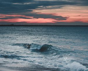 Preview wallpaper sea, coast, wave, surf, twilight, horizon