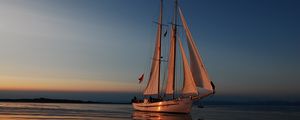 Preview wallpaper sea, evening, yacht, reflections, sunset sail, vacation