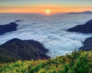 Preview wallpaper sea foam, sky, mountains, evening