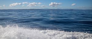 Preview wallpaper sea, foam, splashes, clouds