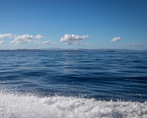 Preview wallpaper sea, foam, splashes, clouds