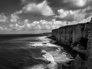 Preview wallpaper sea, foam, waves, rocks, cliff, black and white