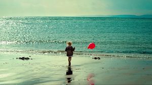 Preview wallpaper sea, girl, walking, beach, run, balloon