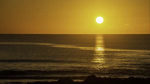 Preview wallpaper sea, glare, sunset, sun