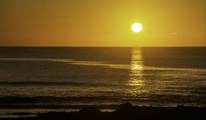 Preview wallpaper sea, glare, sunset, sun