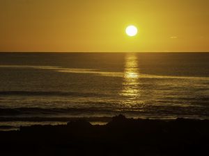 Preview wallpaper sea, glare, sunset, sun