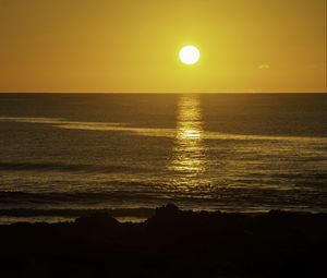 Preview wallpaper sea, glare, sunset, sun