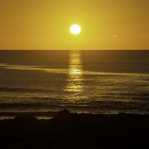Preview wallpaper sea, glare, sunset, sun