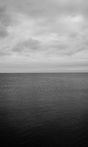 Preview wallpaper sea, horizon, bw, sky, clouds