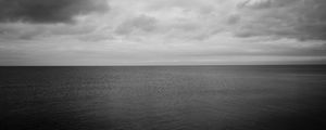 Preview wallpaper sea, horizon, bw, sky, clouds