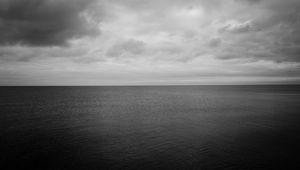 Preview wallpaper sea, horizon, bw, sky, clouds