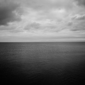 Preview wallpaper sea, horizon, bw, sky, clouds