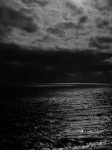Preview wallpaper sea, horizon, bw, overcast, clouds, ripples