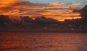 Preview wallpaper sea, horizon, clouds, sunset, sky, ripples, waves