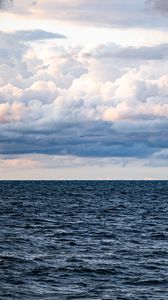 Preview wallpaper sea, horizon, clouds, sky, bird