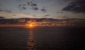 Preview wallpaper sea, horizon, clouds, sun, sunset, dark