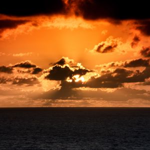 Preview wallpaper sea, horizon, clouds, sunset, landscape