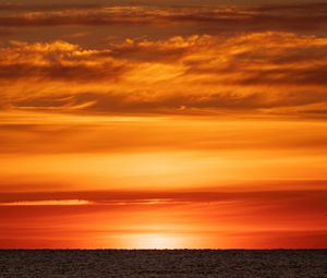 Preview wallpaper sea, horizon, clouds, dark, sunset