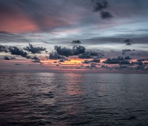 Preview wallpaper sea, horizon, dusk, water, clouds