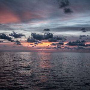 Preview wallpaper sea, horizon, dusk, water, clouds