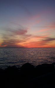 Preview wallpaper sea, horizon, evening, stones, dark, nature