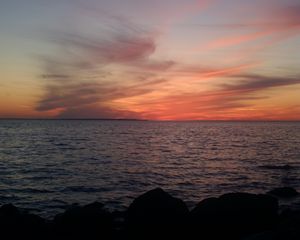 Preview wallpaper sea, horizon, evening, stones, dark, nature