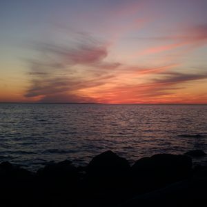 Preview wallpaper sea, horizon, evening, stones, dark, nature