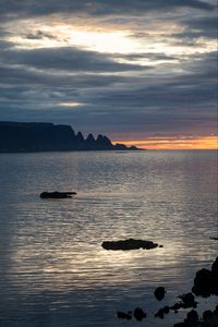 Preview wallpaper sea, horizon, glare, ripples, rocks, clouds, nature