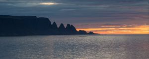 Preview wallpaper sea, horizon, glare, ripples, rocks, clouds, nature