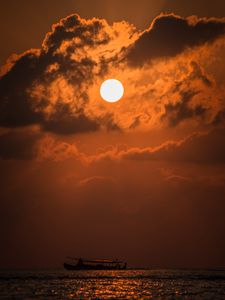 Preview wallpaper sea, horizon, ship, sunset, sun, clouds