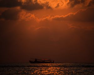 Preview wallpaper sea, horizon, ship, sunset, sun, clouds