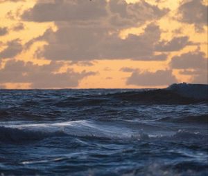 Preview wallpaper sea, horizon, sky, evening